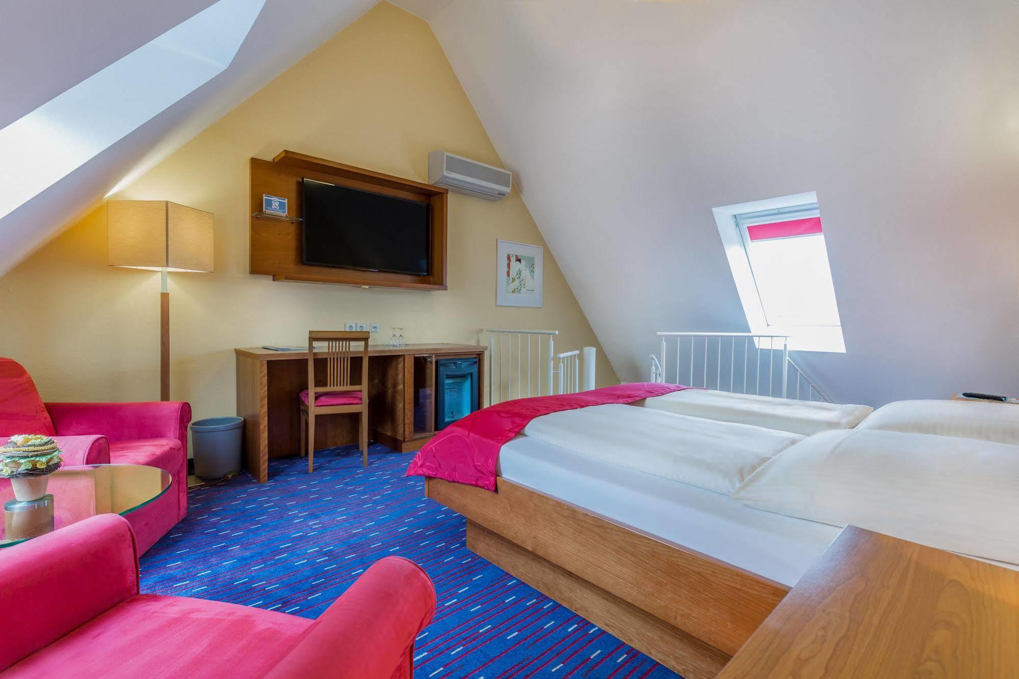 Hotel Am Schillerpark Esslingen am Neckar Luaran gambar