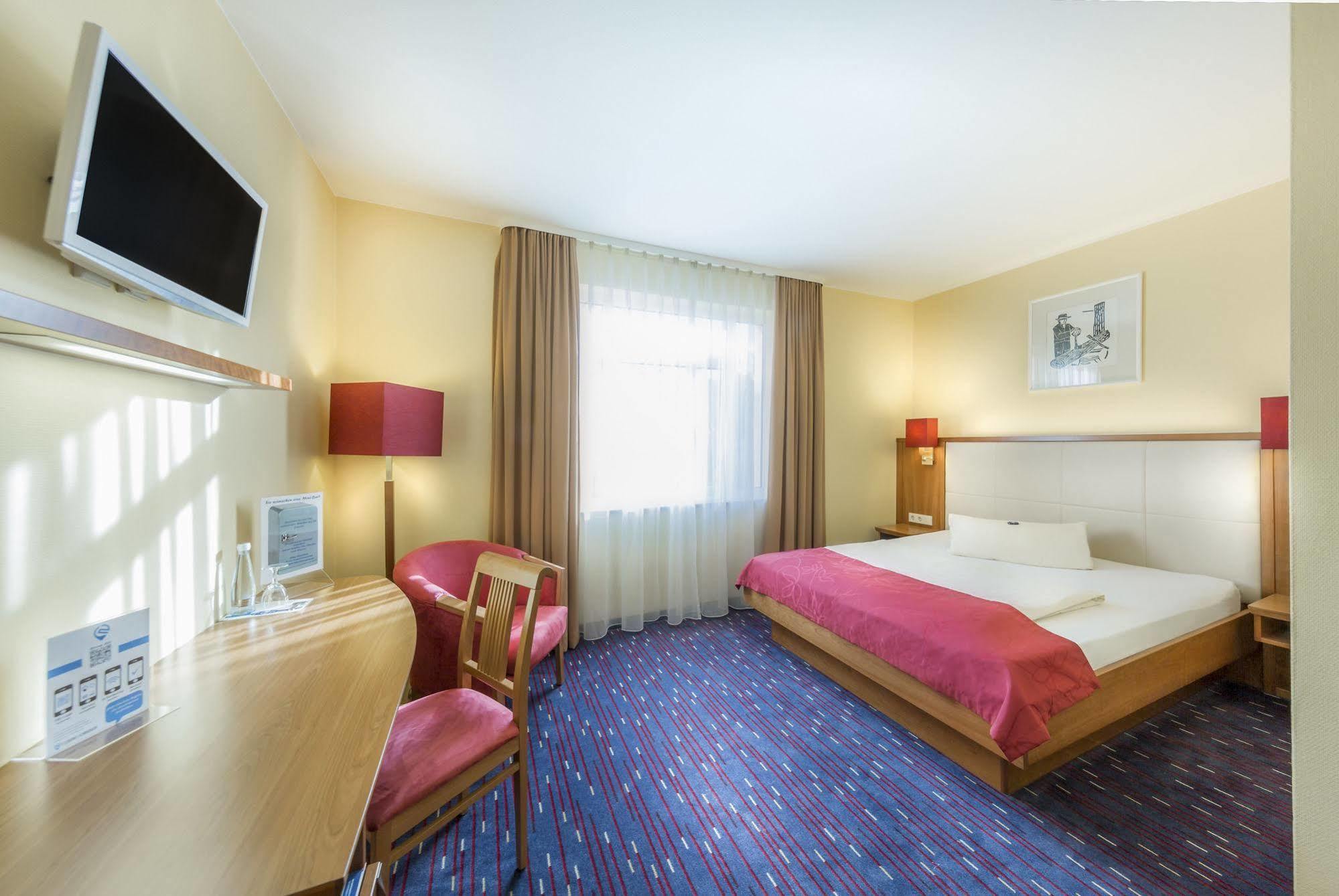 Hotel Am Schillerpark Esslingen am Neckar Luaran gambar